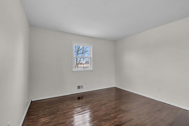 Building Photo - Newly Renovated 4-Bedroom Home with Pool i...