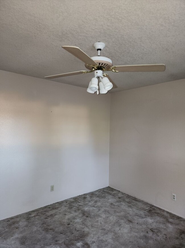 Building Photo - 3 Bedroom 2 bath with 2 car garage off of ...