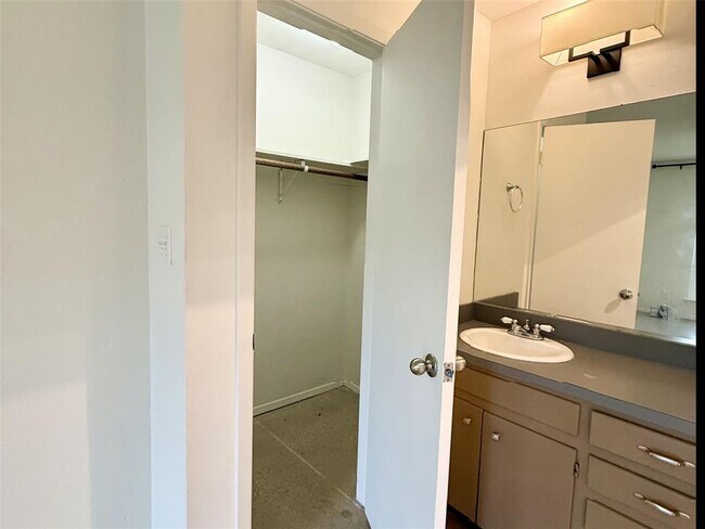 Building Photo - 2506 Dana Cove