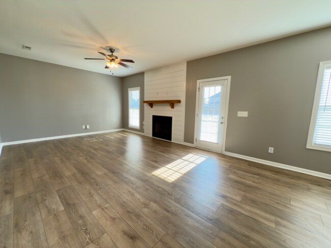 Building Photo - 1325 Millet Dr