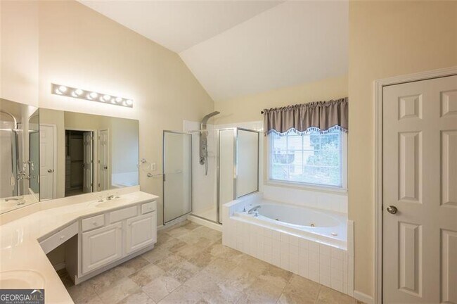 Building Photo - 2404 Gablewood Dr NE
