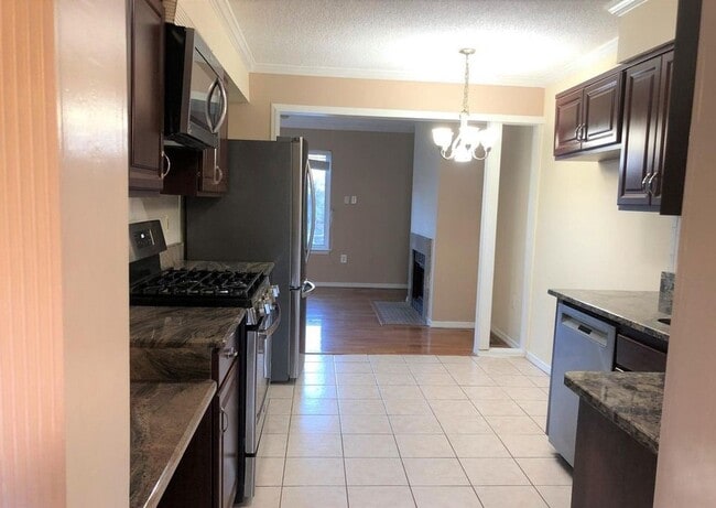 Building Photo - 166 Thoreau Dr