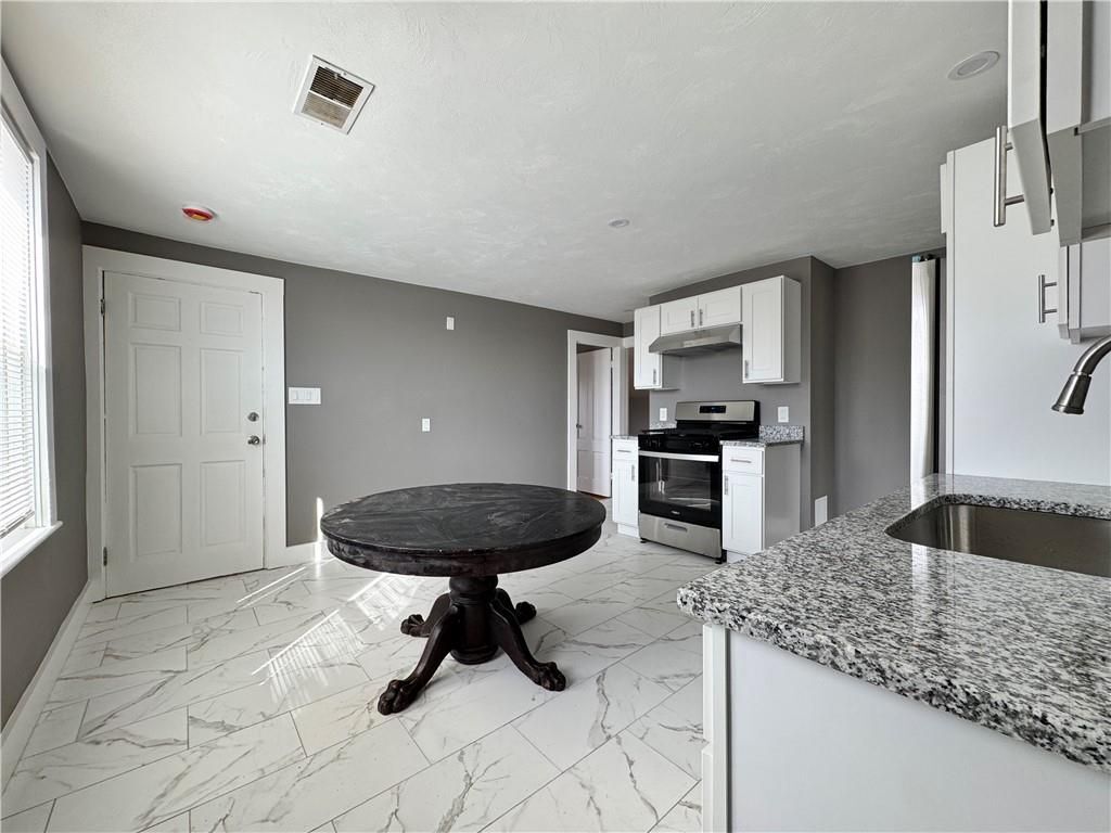 Building Photo - 910 Atwells Ave