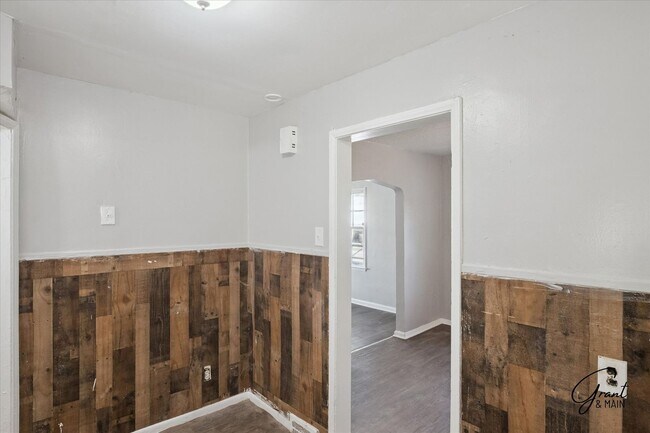 Building Photo - 18330/18332 Kelly Rd - Naama Cohen