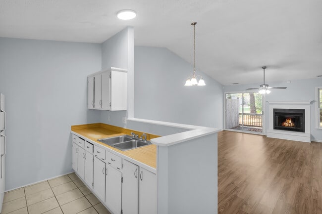 Building Photo - 1611 RaceTrack Rd