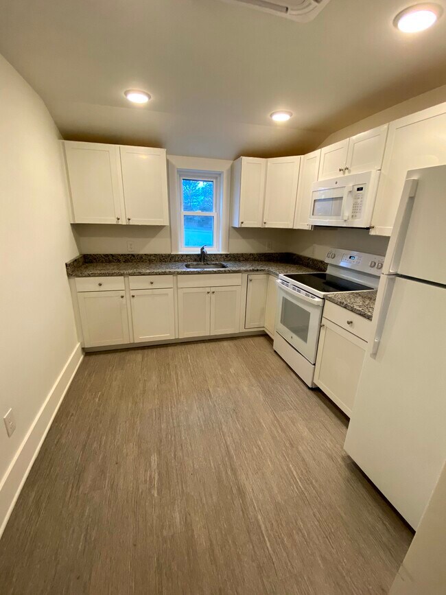 Building Photo - 123 Magnolia St