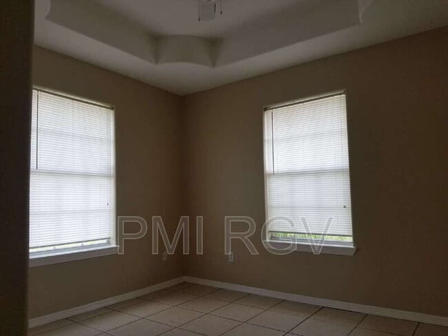 Building Photo - 8314 N Val Verde Rd