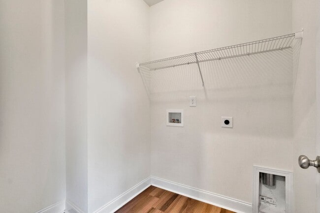 Building Photo - Walking distance to downtown Easley!