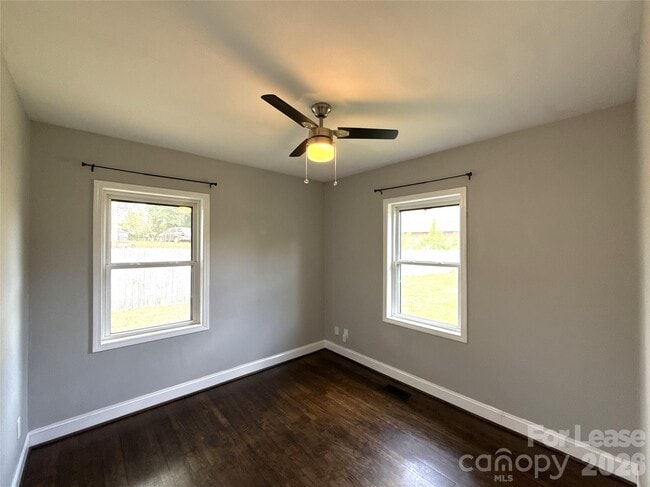 Building Photo - 2520 Brentwood Pl