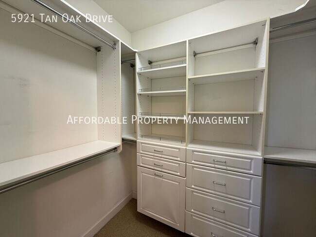 Building Photo - 5921 Tan Oak Dr