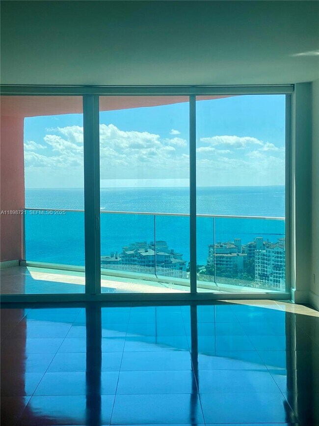 Building Photo - 300 South Pointe Dr