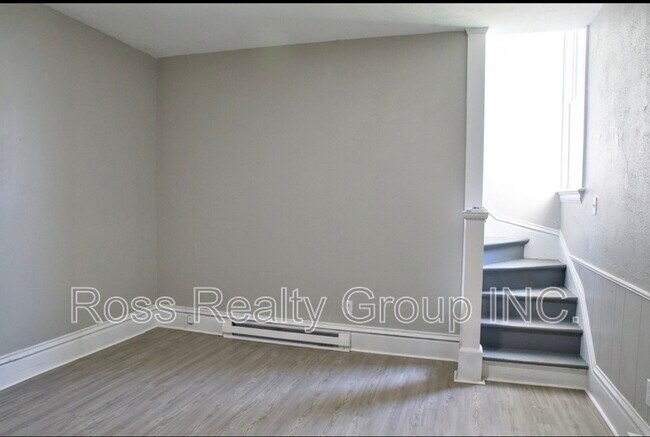 Building Photo - 825 Colburn St