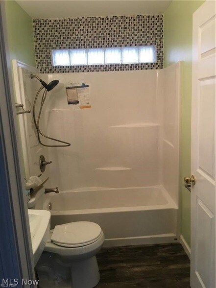Building Photo - 2443 Amberly Dr