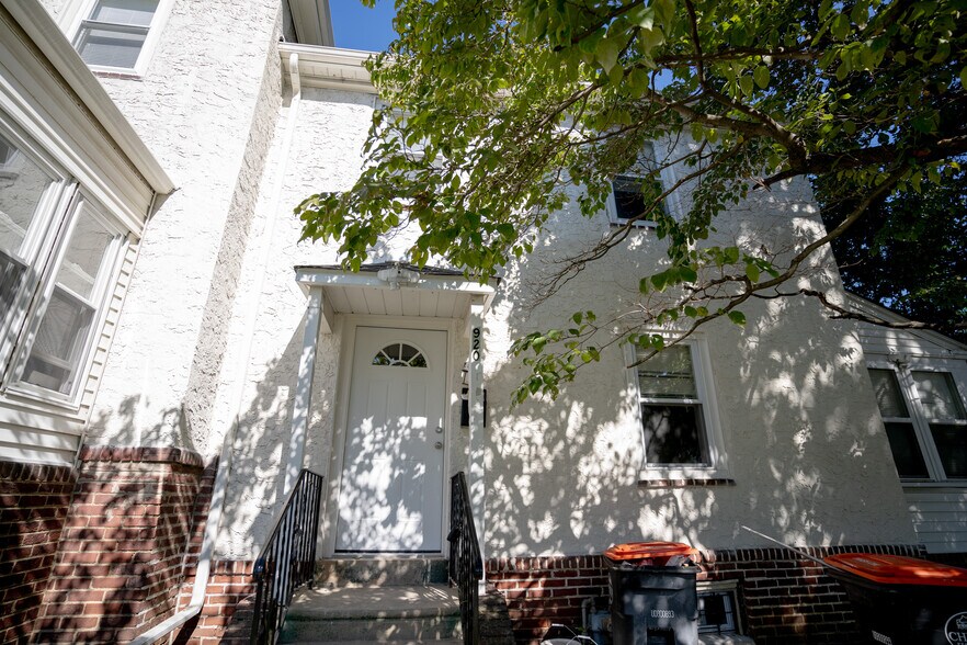 Building Photo - 920 Macadam St