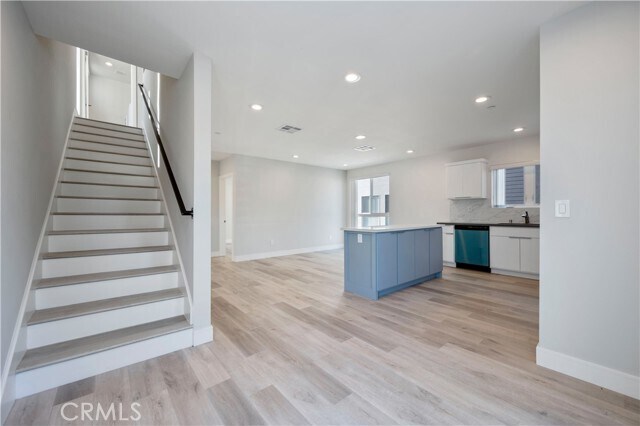 Building Photo - 2733 S La Brea Ave