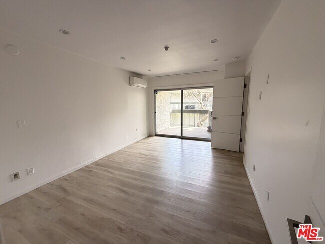 Building Photo - 4900 Overland Ave