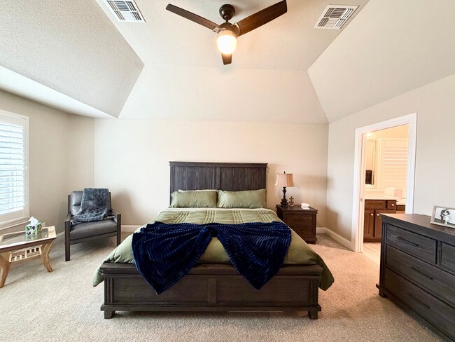 Building Photo - Beautiful 4 Bedroom Rental with Garage & Outdoor Living Space