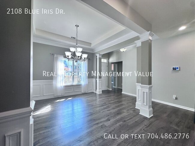 Building Photo - 2108 Blue Iris Dr