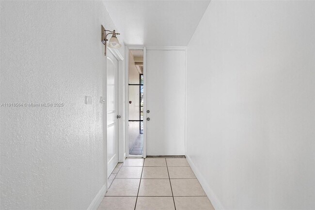 Building Photo - 15504 Sharpecroft Dr