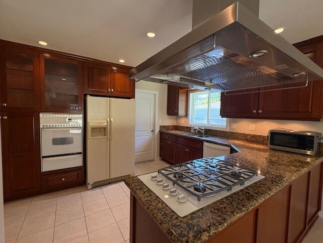 Building Photo - Prime Lake Lindero Leasing Opportunity!