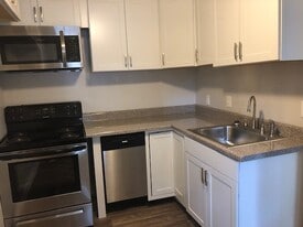 Building Photo - 1504 Crest Rd