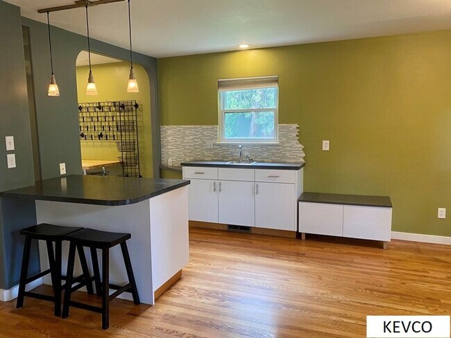 Building Photo - Awesome Patio Home!