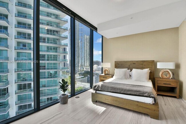 Building Photo - 1000 Biscayne Blvd