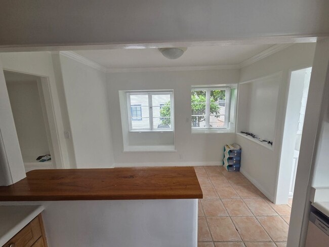 Building Photo - Charming 2 Bed 1 bath "monthly rental" in ...