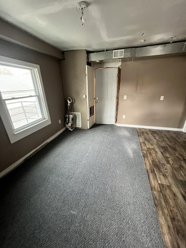 Building Photo - 365 Troup St