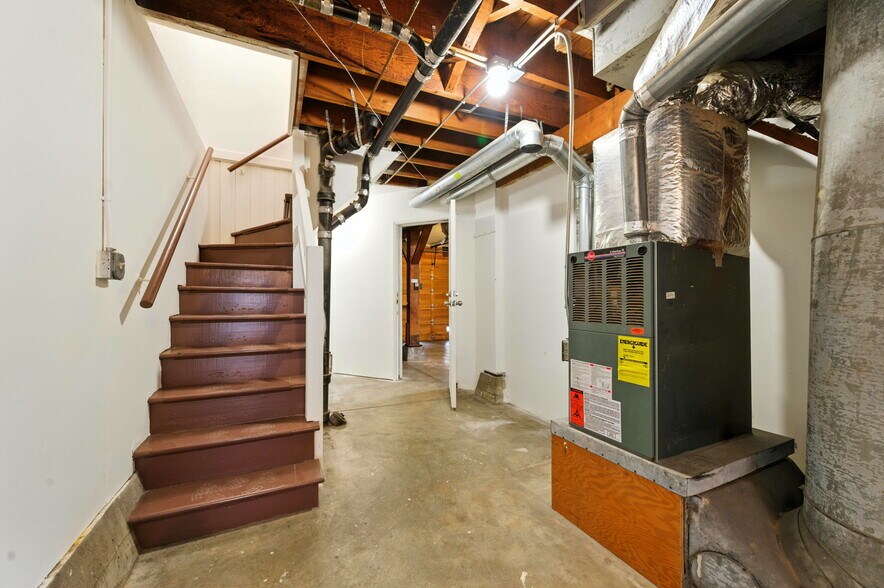 Building Photo - 2145 32nd Ave