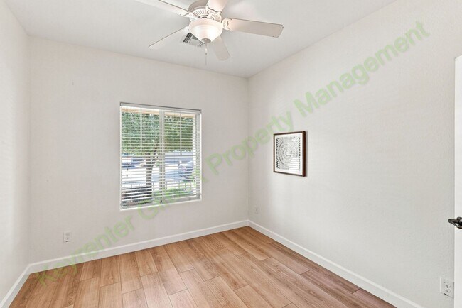Building Photo - 1546 W Alder Rd
