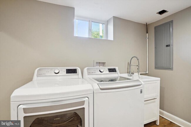 Building Photo - 2505 N Powhatan St