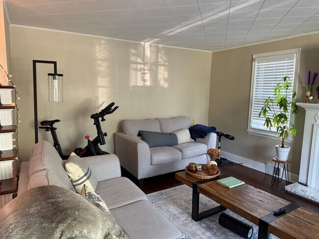 Building Photo - Charming 3 bedroom 1.5 bath in Amherst :