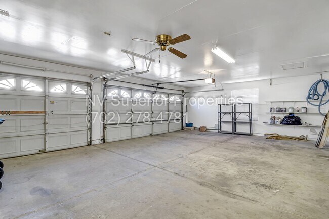 Building Photo - SW The Lakes!!!! Pool!!! Spa!!! Solar Panels!!! Primary bedroom downstairs!!! 3 Car Garage!!!