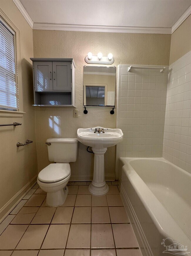 Building Photo - 303 Colbert Ave