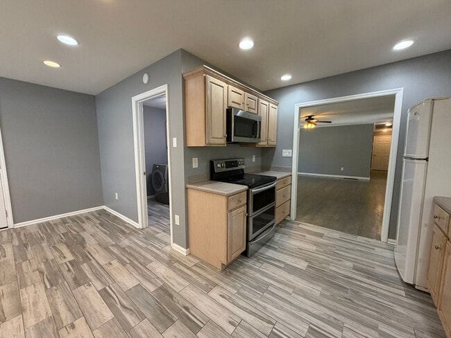 Building Photo - Lovely 3 Bedroom, 2 Bath House with 2-Car Garage in Athens, GA