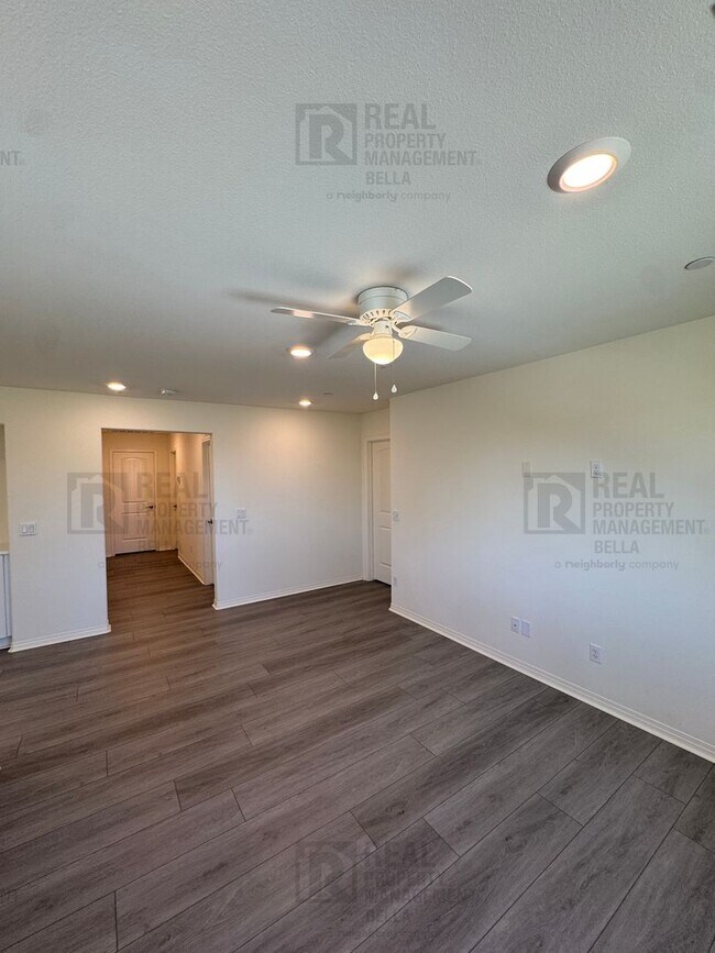 Building Photo - Cul-De-Sac Home in Heritage Lake Featuring Downstairs Bedroom & Bath + Loft