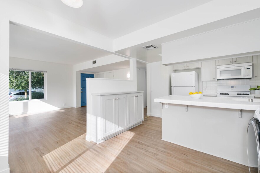 Building Photo - 1138 N Valley St