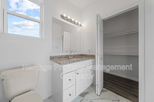 Building Photo - 323 Gabriel