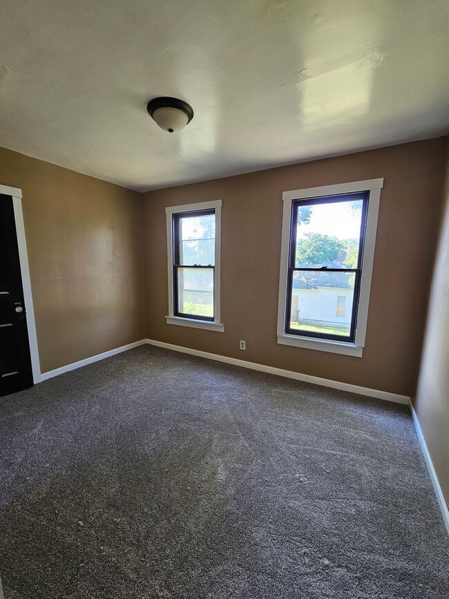 Building Photo - Newly remodeled 4bd/2bth