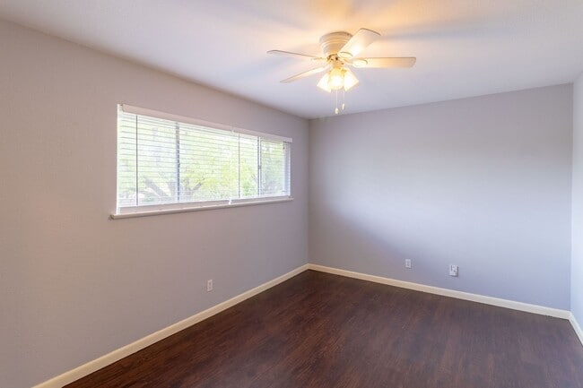 Building Photo - Beautiful 3 bedroom Home in West Congress!