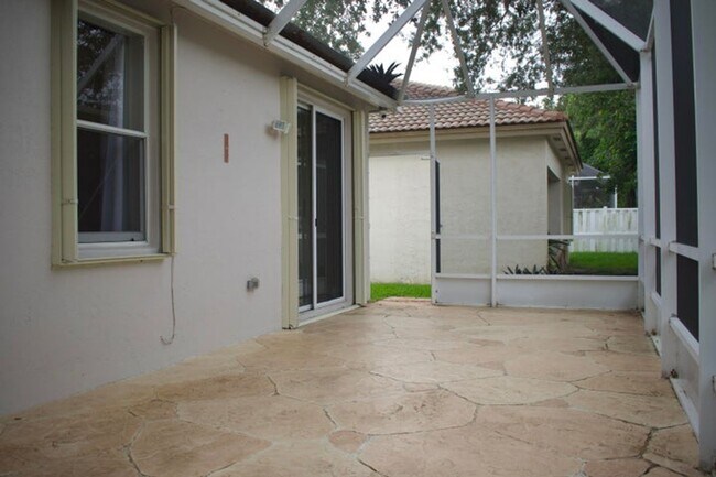 Building Photo - 4907 Pelican Manor