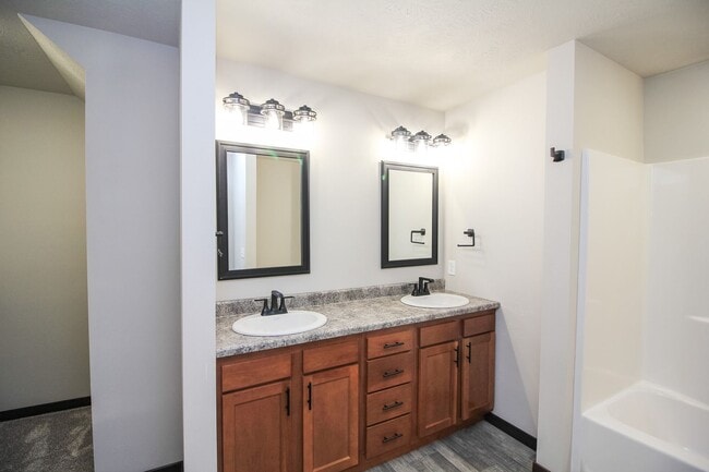 Building Photo - Brand New 3 bed 2 bath in Tea