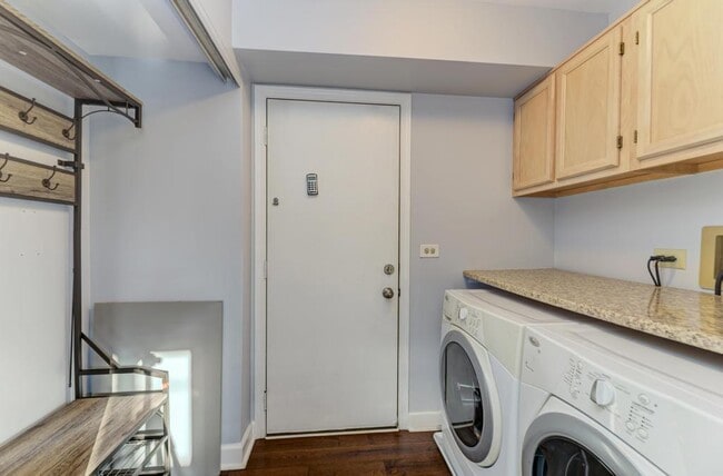 Building Photo - 2222 Seaver Ln