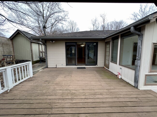Building Photo - 690 Terrace Lake Rd