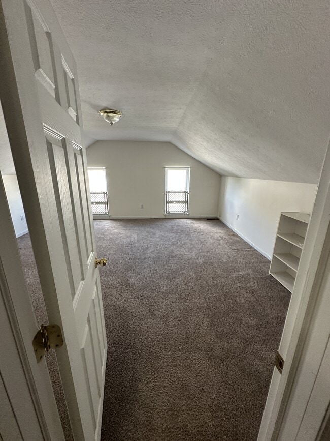 Building Photo - 962 W Main St