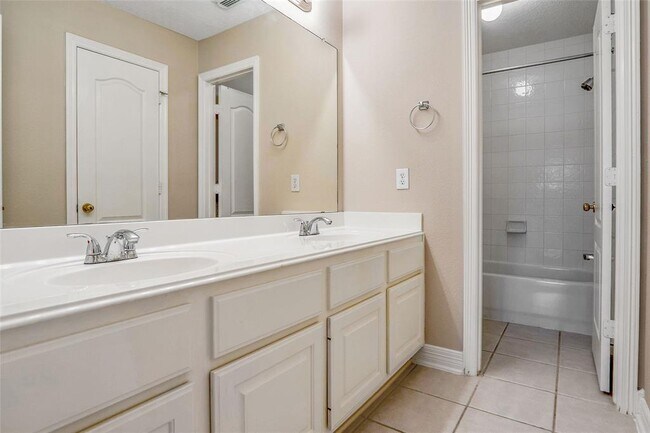 Building Photo - 5534 Chesapeake Pl