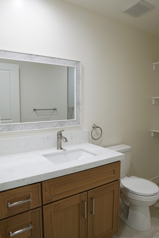 Building Photo - 517 S Mountain View Dr