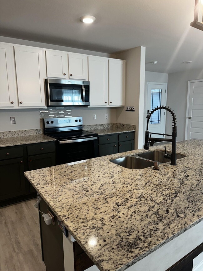 Building Photo - "Spacious 4-Bedroom Gem with 2.5 Baths in ...