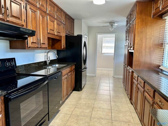 Building Photo - 213 Wingate Ave SW